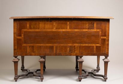 Bureau mazarin en bois de placage toutes...