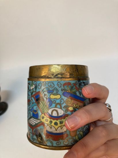 CHINA - 19th century
Cylindrical box made...