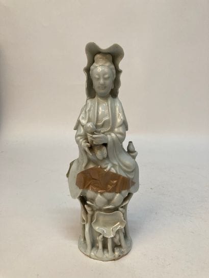 CHINA, Dehua - 20th century
Porcelain Guanyin...
