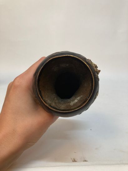 CHINA - 17th century
Small baluster vase...