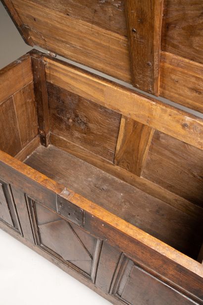 Rectangular chest made of molded oak, with...