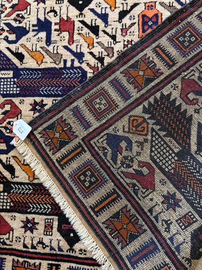 Tapis en laine oriental à décor d'oiseaux...