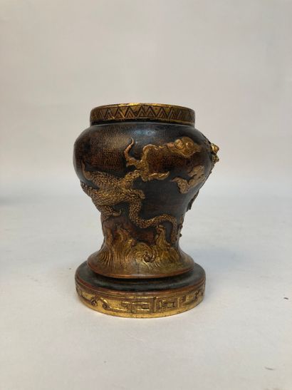 CHINA - 17th century
Small baluster vase...