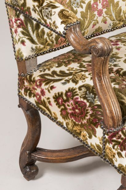 High-curved flat-back armchair in molded...
