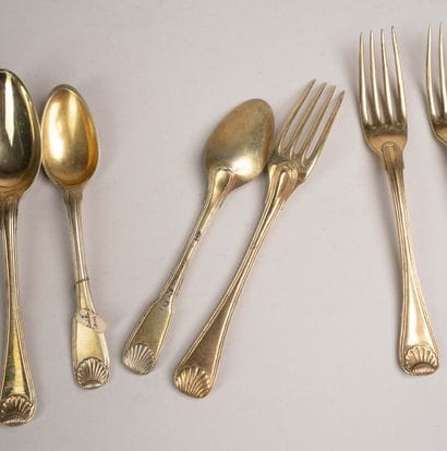 A vermeil set consisting of 5 dessert forks...