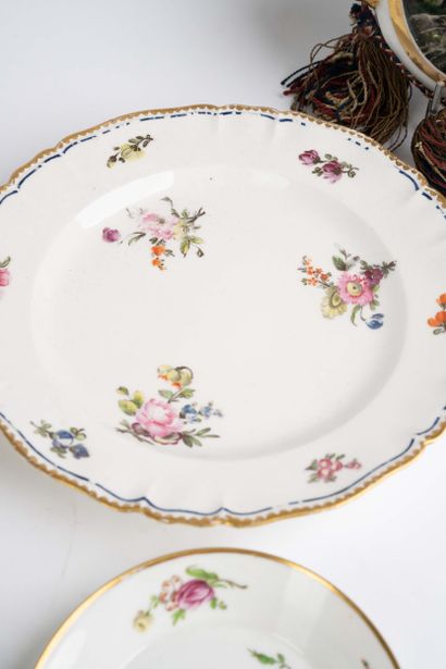 Set of 3 plates and a saucer in late 18th-century...