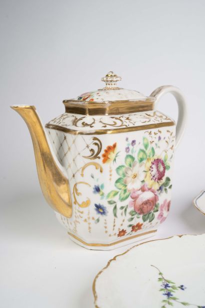 Set of 3 plates and a saucer in late 18th-century...