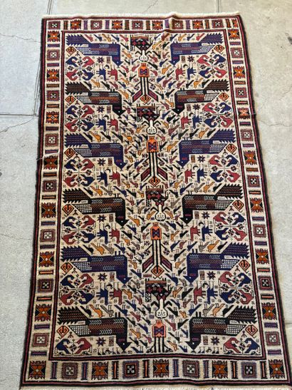 Tapis en laine oriental à décor d'oiseaux...