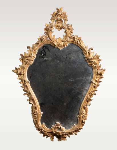 Miroir rocaille de style Louis XV en bois...