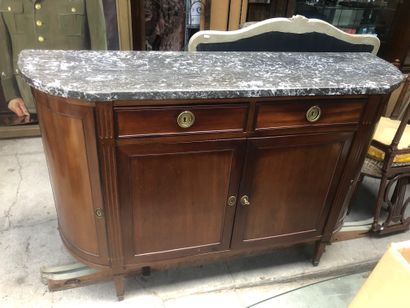 Buffet de style Louis XVI en marbre gris
Haut....