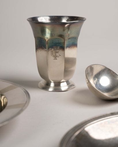 Small set of silverware consisting of:
-...
