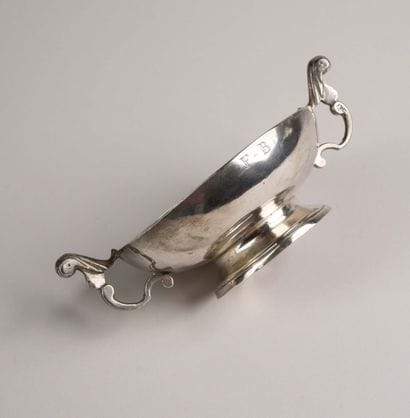A small goblet on a silver base, 18th century
166.38...