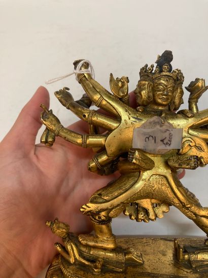 SINO-TIBETAN WORK - 18th century
Gilded bronze...