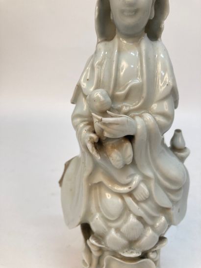 CHINA, Dehua - 20th century
Porcelain Guanyin...