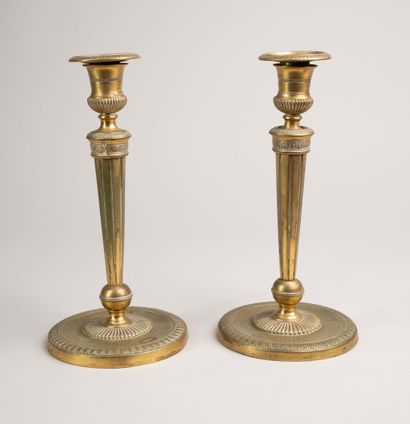 Paire de flambeaux au carquois en bronze...