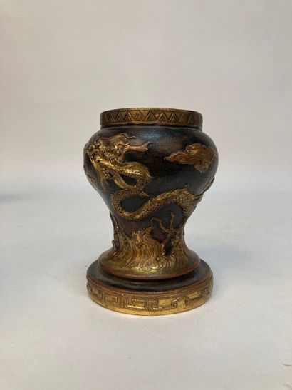 CHINA - 17th century
Small baluster vase...