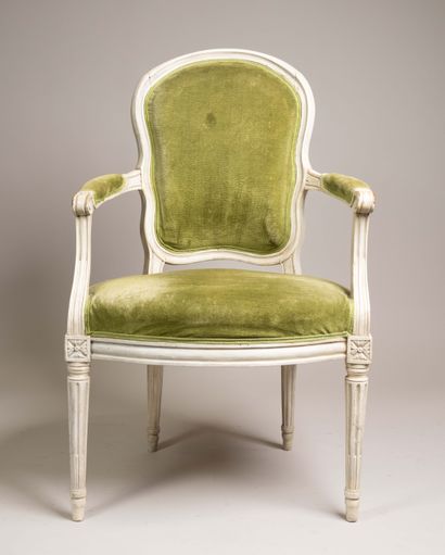 Fauteuil à dossier cabriolet mouvementé en...