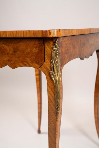 Quadrangular table in rosewood veneer inlaid...