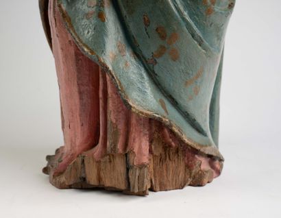 Vierge à l’Enfant en noyer sculpté et polychromé....
