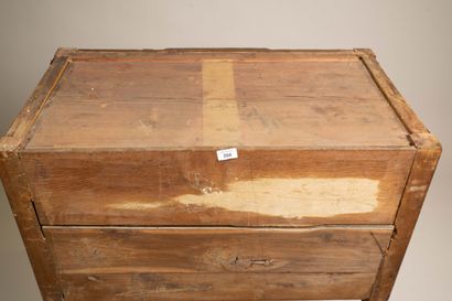 Commode à ressaut central en placage de bois...