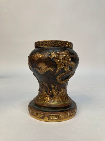 CHINA - 17th century
Small baluster vase...