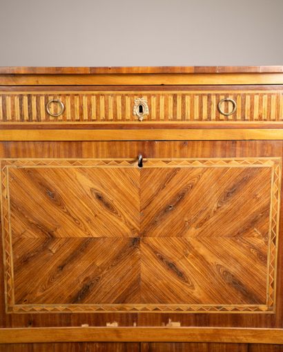 Exotic wood liquor cabinet with 4 bottles,...