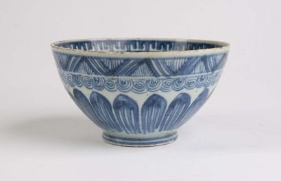 CHINA, 18th century 
Porcelain bowl with...