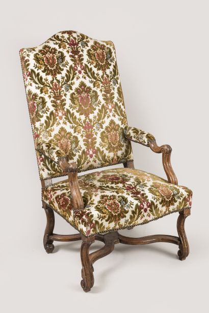 High-curved flat-back armchair in molded...