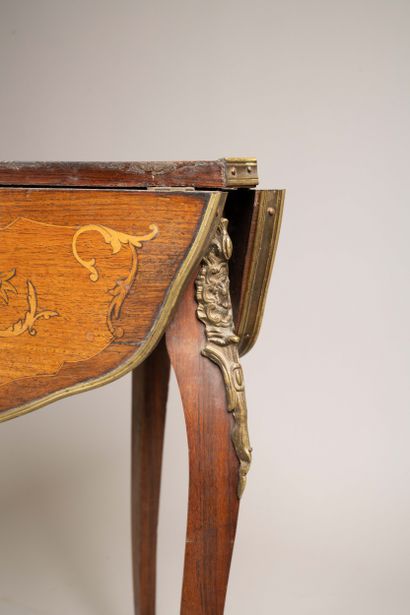 Polylobed clover-shaped table in rosewood...