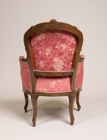 Bergère d’enfant à dossier cabriolet en bois...