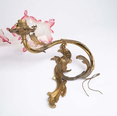 Paire d’appliques à un bras de lumière en...