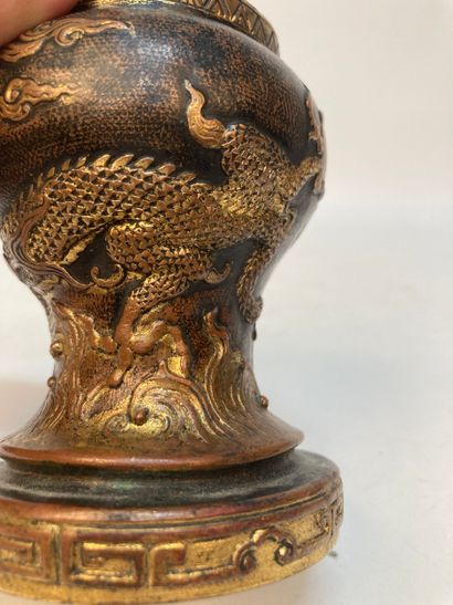 CHINA - 17th century
Small baluster vase...