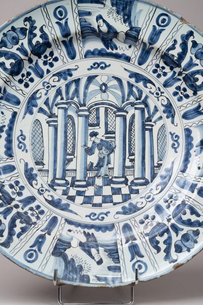 DELFT, XVIIIe
Plat en faïence à décor en...