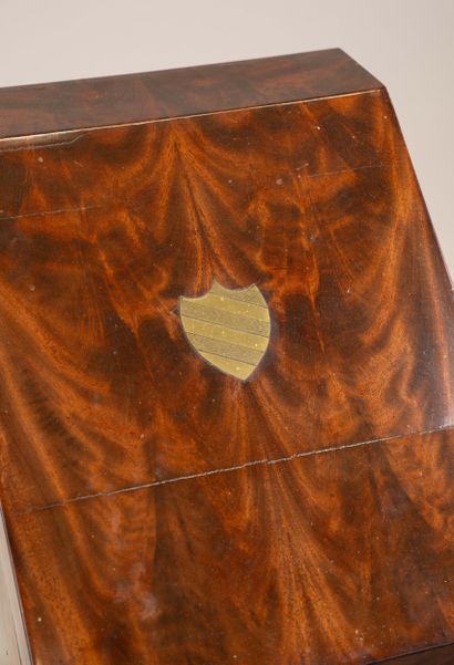 Trapezoidal cutlery set box made of mahogany...