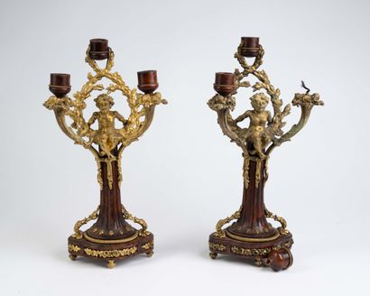 Paire de candélabres à trois bras de lumière...