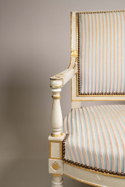 Paire de fauteuils à dossier plat à enroulement...