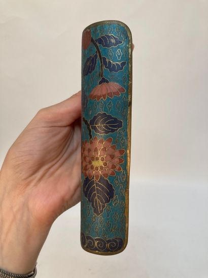 CHINA - 19th century
Two gilded bronze wrist...