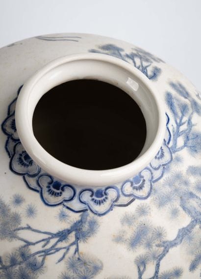 CHINA, 20th century 
Porcelain vase decorated...