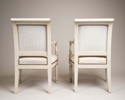 Paire de fauteuils à dossier plat à enroulement...
