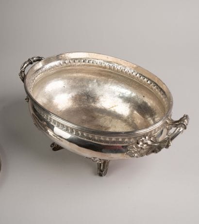 Silver soup tureen decorated with foliage,...