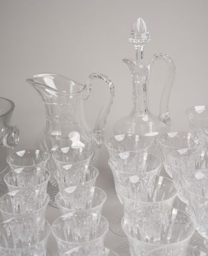 Service de verres et à dessert en cristal...