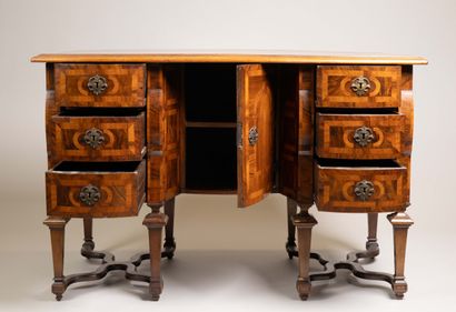 Bureau mazarin en bois de placage toutes...