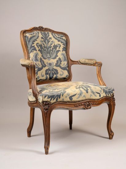 Fauteuil cabriolet et une chaise cabriolet...
