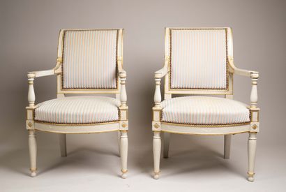 Paire de fauteuils à dossier plat à enroulement...
