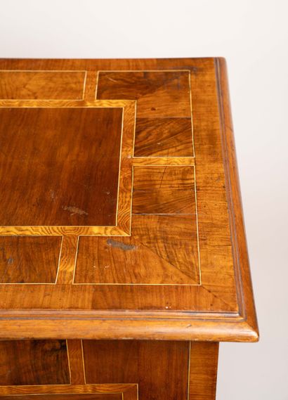 Bureau mazarin en bois de placage toutes...