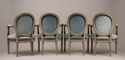 Living room furniture with cabriolet-style...