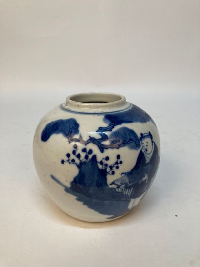 CHINA - Kangxi Period (1662–1722)
Small globular...