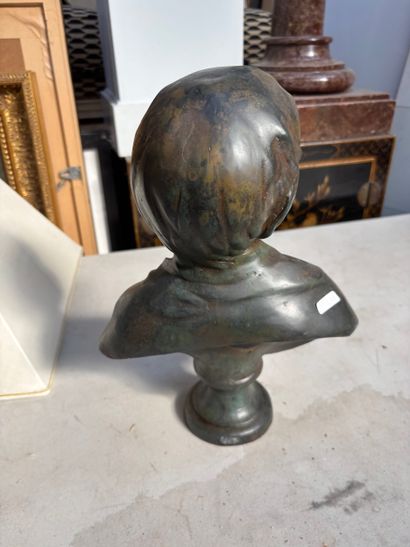 Buste d'enfant en bronze
haut : 37 cm