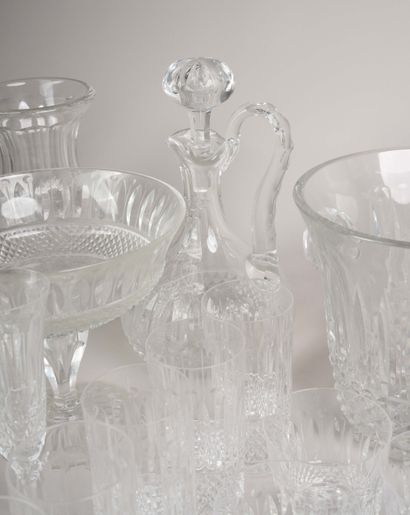 Service de verres et à dessert en cristal...
