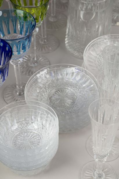 Service de verres et à dessert en cristal...